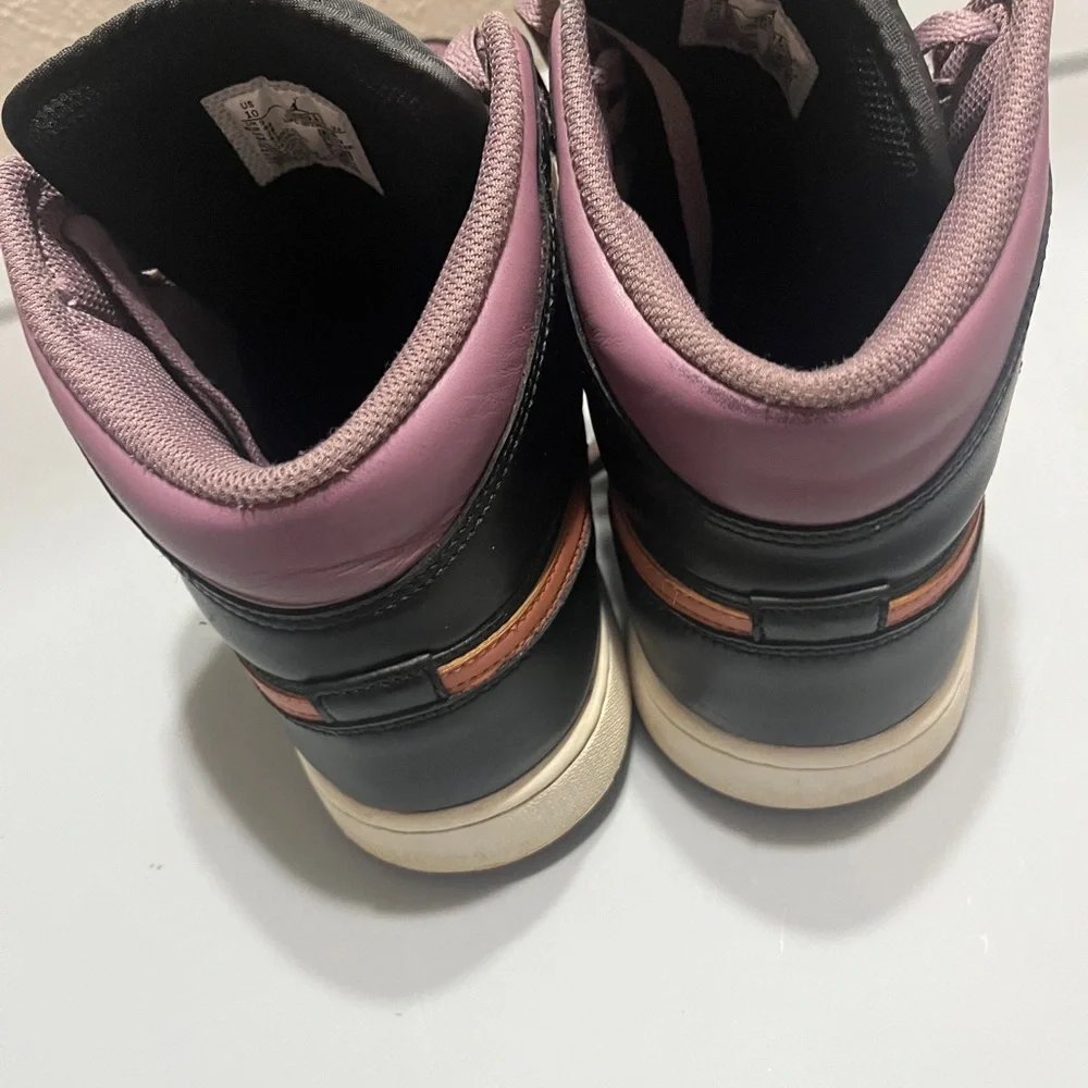 Jordan Sneakers Black and‎ Purple
